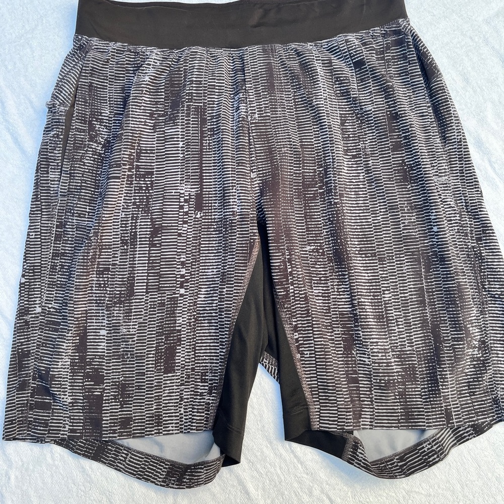 Men's Lululemon Black and Gray Patterned Workout Shorts